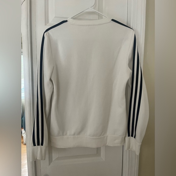 💙Women’s Adidas top/crewneck NEVER WORN - Picture 3 of 3